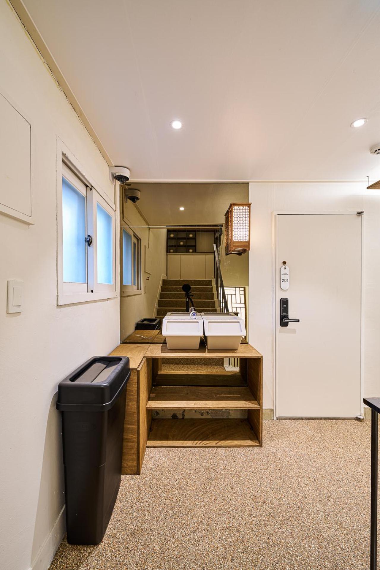 Life In Insa Hostel Seoul Exterior photo